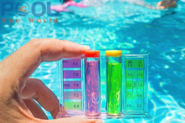 Nước hồ bơi chuyển màu bất thường kiểm tra ngay với bộ test pH Clo